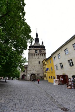 Sighisoara 'daki saat kulesi kalenin ana kapısı ve 1575 yılına kadar belediye binası olan en büyük savunma kulesidir.
