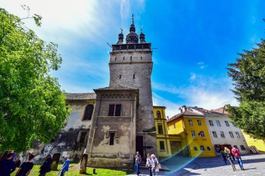 Sighisoara 'daki saat kulesi kalenin ana kapısı ve 1575 yılına kadar belediye binası olan en büyük savunma kulesidir.