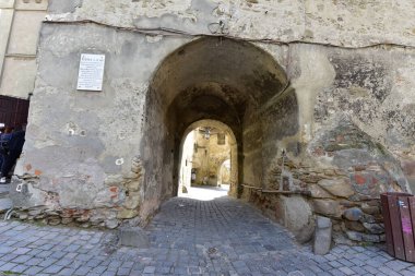 Sighisoara 'daki saat kulesi kalenin ana kapısı ve 1575 yılına kadar belediye binası olan en büyük savunma kulesidir.