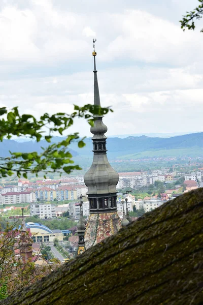 Sighisoara 'daki saat kulesi kalenin ana kapısı ve 1575 yılına kadar belediye binası olan en büyük savunma kulesidir.