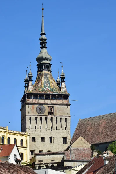 Sighisoara的钟楼是城堡的主要大门 也是最大的防御塔 直到1575年 它一直是市政厅所在地 当时是宫廷 今天是历史博物馆的所在地 — 图库照片
