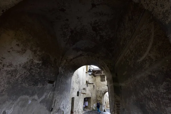 Sighisoara 'daki saat kulesi kalenin ana kapısı ve 1575 yılına kadar belediye binası olan en büyük savunma kulesidir.