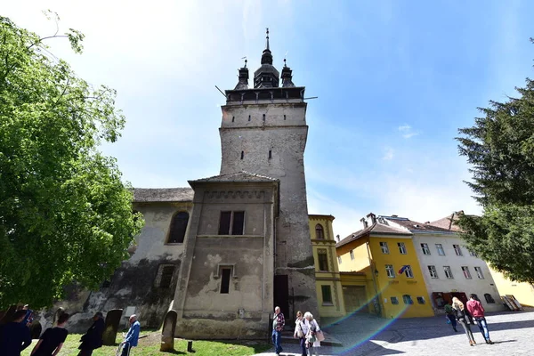Sighisoara 'daki saat kulesi kalenin ana kapısı ve 1575 yılına kadar belediye binası olan en büyük savunma kulesidir.