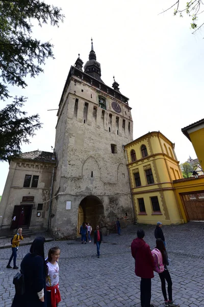Sighisoara 'daki saat kulesi kalenin ana kapısı ve 1575 yılına kadar belediye binası olan en büyük savunma kulesidir.
