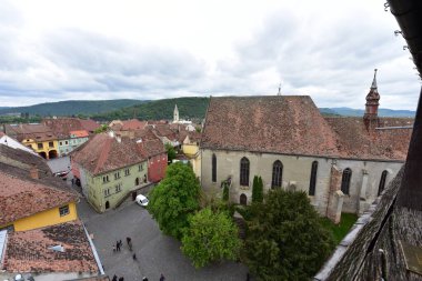 Sighisoara Kalesi, saat kulesinden bakıldığında Transilvanya 'nın en iyi korunmuş şehir kalesidir ve aynı zamanda Avrupa' nın en büyük ortaçağ kalesidir.