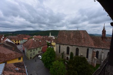 Sighisoara Kalesi, saat kulesinden bakıldığında Transilvanya 'nın en iyi korunmuş şehir kalesidir ve aynı zamanda Avrupa' nın en büyük ortaçağ kalesidir.