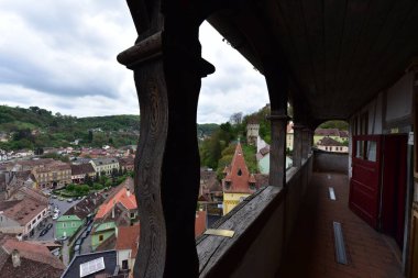Sighisoara Kalesi, saat kulesinden bakıldığında Transilvanya 'nın en iyi korunmuş şehir kalesidir ve aynı zamanda Avrupa' nın en büyük ortaçağ kalesidir.