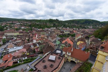 Sighisoara Kalesi, saat kulesinden bakıldığında Transilvanya 'nın en iyi korunmuş şehir kalesidir ve aynı zamanda Avrupa' nın en büyük ortaçağ kalesidir.