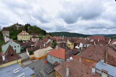 Sighisoara Kalesi, saat kulesinden bakıldığında Transilvanya 'nın en iyi korunmuş şehir kalesidir ve aynı zamanda Avrupa' nın en büyük ortaçağ kalesidir.