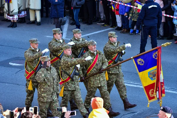 Rumäniens Nationaldagsparad Targu Jiu Med Soldater Från Den Rumänska Arméns — Stockfoto