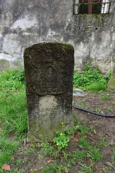 Tepedeki Kilise Mezarlığı Eski Mezar Taşları Nedeniyle Turistik Bir Yer — Stok fotoğraf