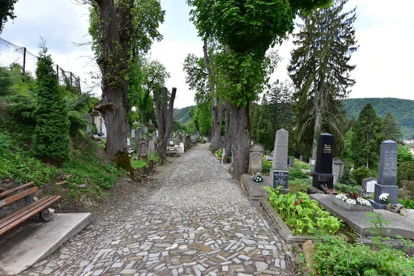 Cementerio Iglesia Colina Una Atracción Turística Debido Las Lápidas Antiguas —  Fotos de Stock