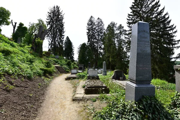 Cementerio Iglesia Colina Una Atracción Turística Debido Las Lápidas Antiguas —  Fotos de Stock