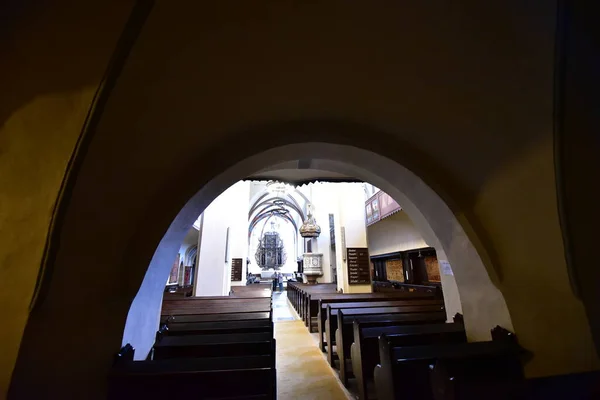 Intérieur Église Catholique Sighisoara Avec Orgue Arches Rosettes Romaines Clocher — Photo