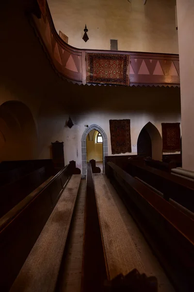 Binnen Katholieke Kerk Van Sighisoara Met Orgel Bogen Romeinse Rozetten — Stockfoto