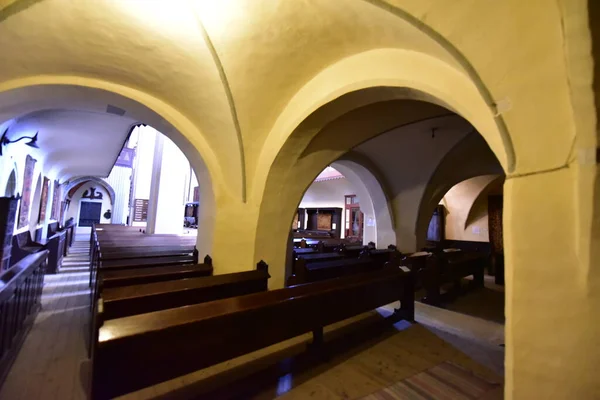 Dentro Igreja Católica Sighisoara Com Órgão Arcos Rosetas Romanas Torre — Fotografia de Stock