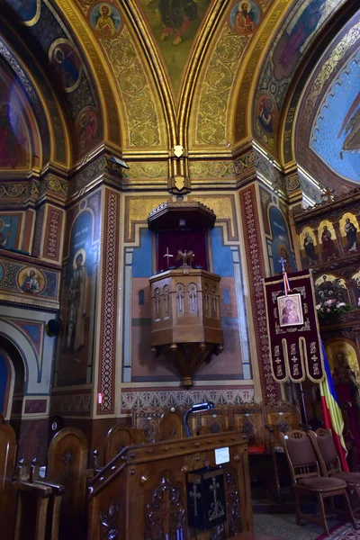 Στο Εσωτερικό Της Ορθόδοξης Εκκλησίας Λατρευτικό Κτίριο Αποτελούμενο Από Στοά — Φωτογραφία Αρχείου