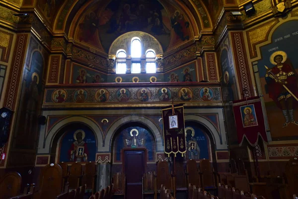 Στο Εσωτερικό Της Ορθόδοξης Εκκλησίας Λατρευτικό Κτίριο Αποτελούμενο Από Στοά — Φωτογραφία Αρχείου