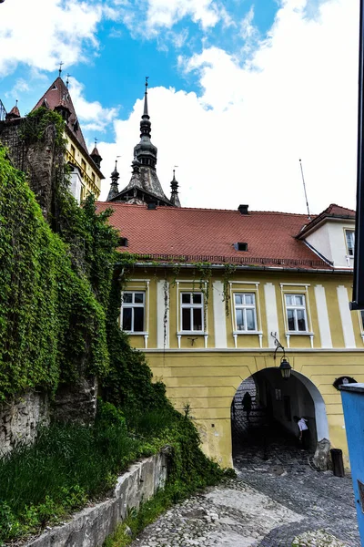 Średniowieczne Budynki Twierdzy Sighisoara Świeckie Domy Zabytki Każdy Nazwą Historią — Zdjęcie stockowe