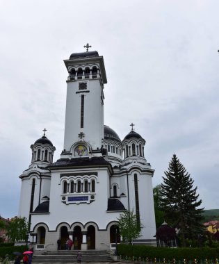Bir ibadethane olan Roma Ortodoks Kilisesi naf odaklı doğu-batı şekline sahiptir ve bir veranda, narthex, nave, yuvarlak çan kulesi, yan maymunlar, sunak ve ikonostastan oluşur..