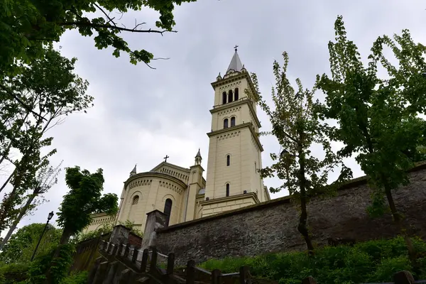 Iglesia Católica Ciudadela Sighisoara Construida Estilo Ecléctico Inspirado Arquitectura Italiana —  Fotos de Stock