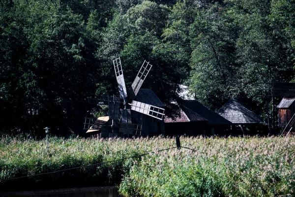 Mulino Vento Installazione Attraverso Quale Vento Muove Elica Del Mulino — Foto Stock