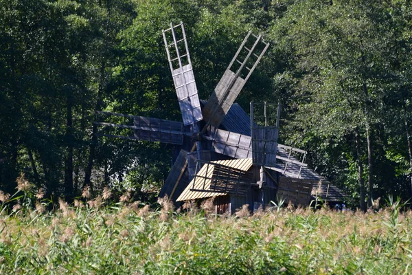 Mulino Vento Installazione Attraverso Quale Vento Muove Elica Del Mulino — Foto Stock