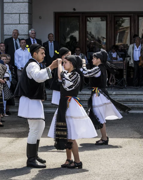 Romanian Folk Dancers National Linen Pastoral Costumes Sewn Traditional Black — Stock Photo, Image