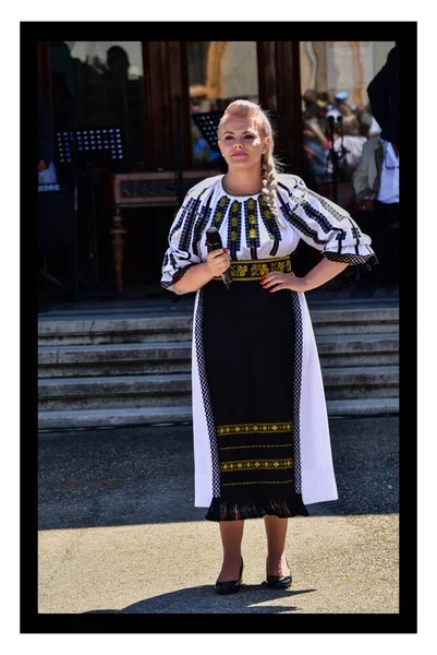 Volkskünstler Die Novaci Rumänien Volksmusik Aufführen Tragen Trachten Aus Leinen — Stockfoto