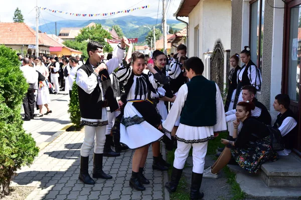 Romanian Folk Dancers National Linen Pastoral Costumes Sewn Traditional Black — Stock Photo, Image