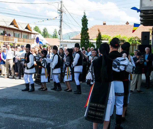 Romanian Folk Dancers National Linen Pastoral Costumes Sewn Traditional Black — Stock Photo, Image