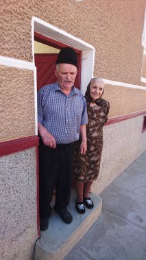 Romanya 'da, Pekin Dağları' nın alt platformunun kuzey sınırında yer alan ve vadileri, düz ovaları ve yüksek tepeleri olan Mrginimea Sibiului 'den bir komün.