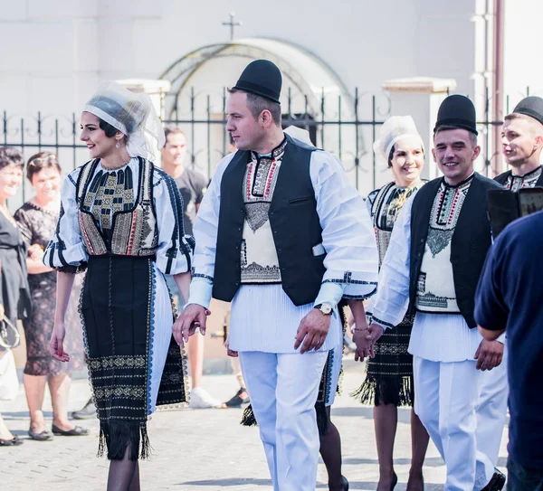 Girls Boys Sibiu Meadow Dressed Pastoral Costumes Men Wear Black — Stock Photo, Image