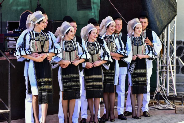 Girls Boys Sibiu Meadow Dressed Pastoral Costumes Men Wear Black — Stock Photo, Image