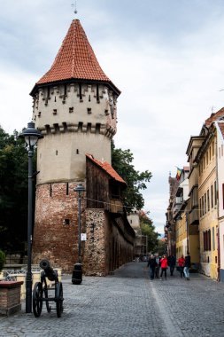 Sibiu 'daki Marangoz Kulesi 14. yüzyılda Sakson marangoz loncası tarafından Sibiu şehrinde inşa edilmiş bir kuledir. Kule, şehrin üçüncü takviye kemerinin bir parçasıydı.