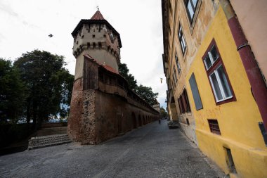 Sibiu 'daki Marangoz Kulesi 14. yüzyılda Sakson marangoz loncası tarafından Sibiu şehrinde inşa edilmiş bir kuledir. Kule, şehrin üçüncü takviye kemerinin bir parçasıydı.