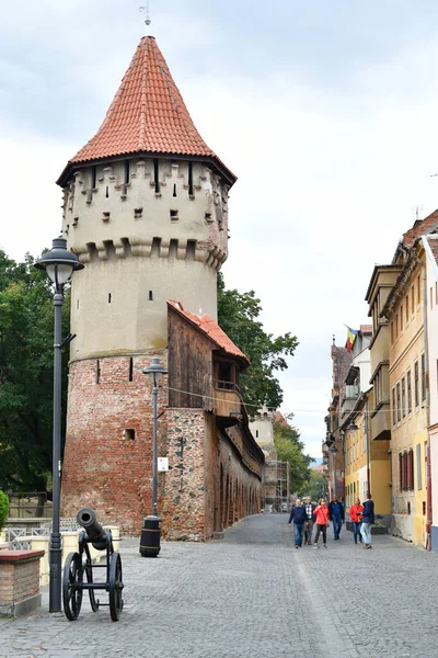 Sibiu 'daki Marangoz Kulesi 14. yüzyılda Sakson marangoz loncası tarafından Sibiu şehrinde inşa edilmiş bir kuledir. Kule, şehrin üçüncü takviye kemerinin bir parçasıydı.