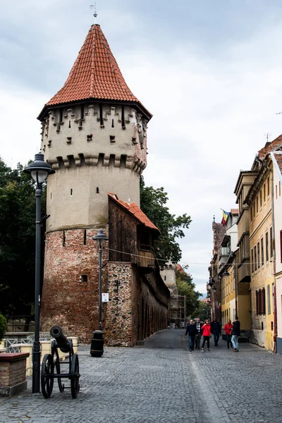 Sibiu 'daki Marangoz Kulesi 14. yüzyılda Sakson marangoz loncası tarafından Sibiu şehrinde inşa edilmiş bir kuledir. Kule, şehrin üçüncü takviye kemerinin bir parçasıydı.