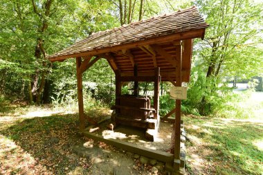 Üzüm, meyve veya yağ tohumu sıkmak için kullanılan ortaçağ presi, çeşitli meyvelerin doğal meyve suları elde etmek ve yağ tohumlarını sıkmak veya üzüm sıkmak için sıkıldığı mekanik bir basınçtır.