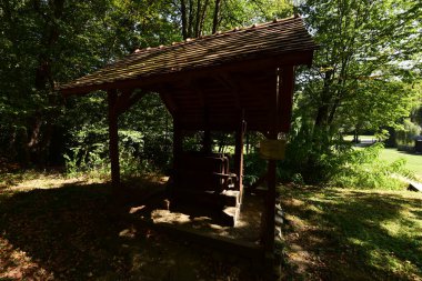 Üzüm, meyve veya yağ tohumu sıkmak için kullanılan ortaçağ presi, çeşitli meyvelerin doğal meyve suları elde etmek ve yağ tohumlarını sıkmak veya üzüm sıkmak için sıkıldığı mekanik bir basınçtır.