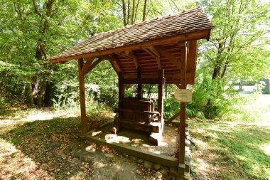 Üzüm, meyve veya yağ tohumu sıkmak için kullanılan ortaçağ presi, çeşitli meyvelerin doğal meyve suları elde etmek ve yağ tohumlarını sıkmak veya üzüm sıkmak için sıkıldığı mekanik bir basınçtır.