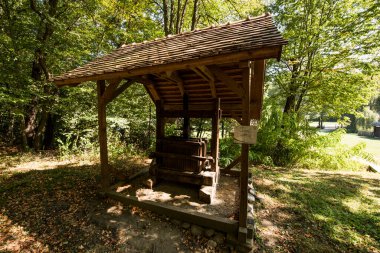 Üzüm, meyve veya yağ tohumu sıkmak için kullanılan ortaçağ presi, çeşitli meyvelerin doğal meyve suları elde etmek ve yağ tohumlarını sıkmak veya üzüm sıkmak için sıkıldığı mekanik bir basınçtır.