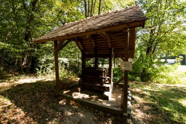 Üzüm, meyve veya yağ tohumu sıkmak için kullanılan ortaçağ presi, çeşitli meyvelerin doğal meyve suları elde etmek ve yağ tohumlarını sıkmak veya üzüm sıkmak için sıkıldığı mekanik bir basınçtır.