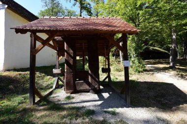 Üzüm, meyve veya yağ tohumu sıkmak için kullanılan ortaçağ presi, çeşitli meyvelerin doğal meyve suları elde etmek ve yağ tohumlarını sıkmak veya üzüm sıkmak için sıkıldığı mekanik bir basınçtır.