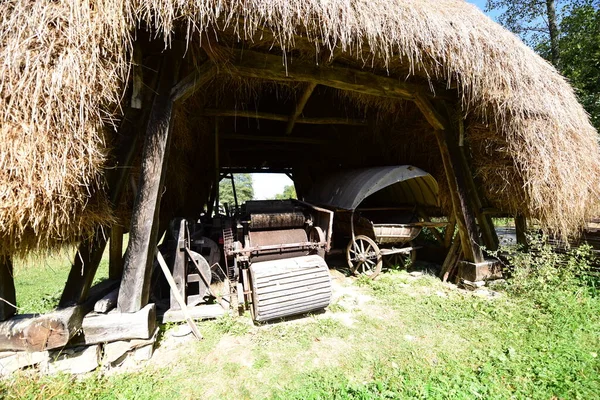 Sura Woods Sibiu Annex House Farm Cars Tools Implements Fodder — стоковое фото
