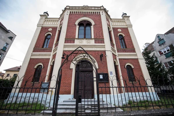 Sinagog, Musevi ya da Mozaik mezhebinin ibadete adanmış ve tüm İbrani İncili 'ni okuyan ibadethanesidir. Sinagogda okumak, sosyalleşmek veya ofisler için küçük odalar da bulunabilir..