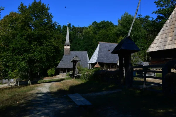 Romanya topraklarında yer alan coğrafi ve etnik kültür bölgesinde yer alan Maramures köyü, Maramures Buhranı ve Oas, Gutai, Tibles ve Rodna dağlarının yamaçlarından meydana gelmiştir.
