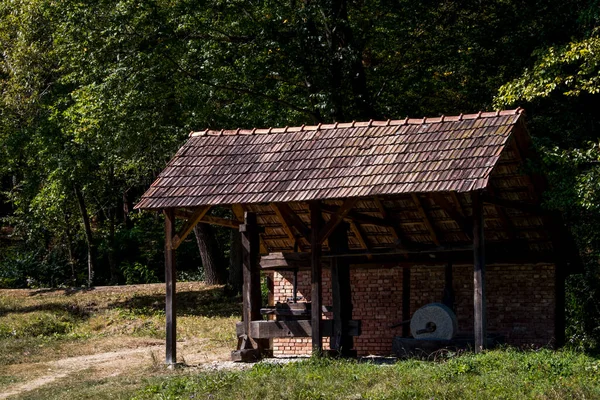 Μεσαιωνικός Υδραυλικός Τροχός Ήταν Κατασκευασμένος Από Ξύλο Και Χρησιμοποιούνταν Μύλους — Φωτογραφία Αρχείου