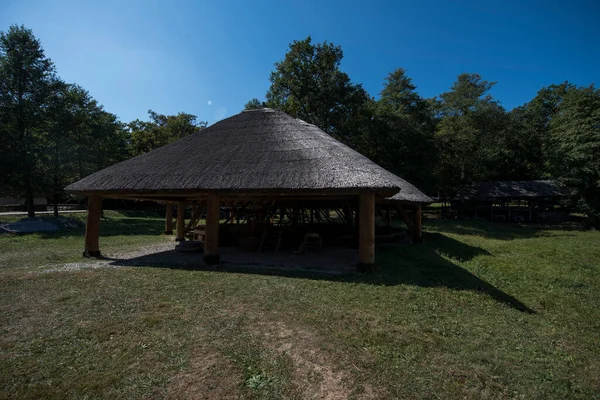 Medieval Pavilion Sibiu Forest Wooden Construction Covered Shingles Reeds Houses — Fotografia de Stock