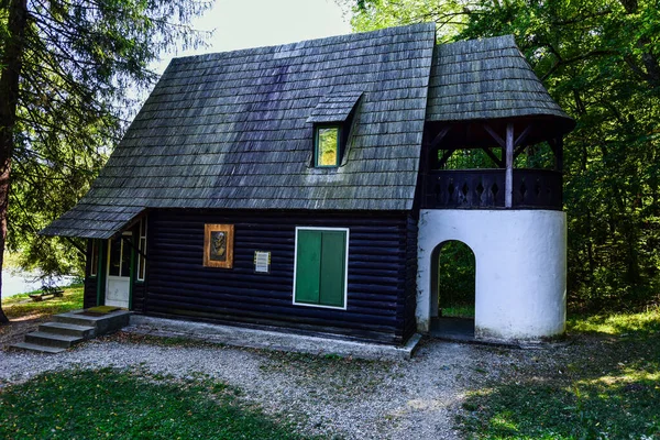 Orman Bölümü, tarım, restorasyon, ormanların korunması, korunması, av hayvanlarının korunması ve geri getirilmesi ve balık yetiştirme ve işletme çalışmalarını düzenleyen bir ormancılık yönetim binasıdır.